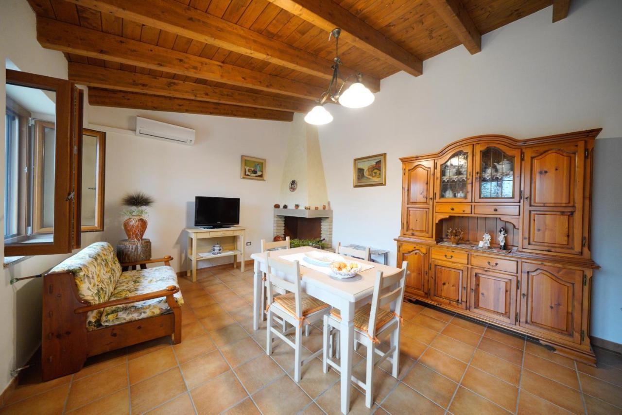 Apartamento L'Oliveto Nuxis Exterior foto